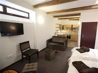 & U Cerneho Orla Hotell